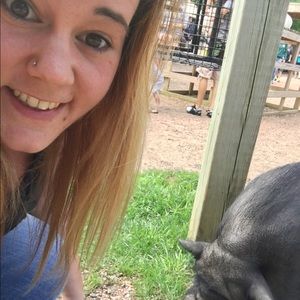 Meet your Posher, Becca